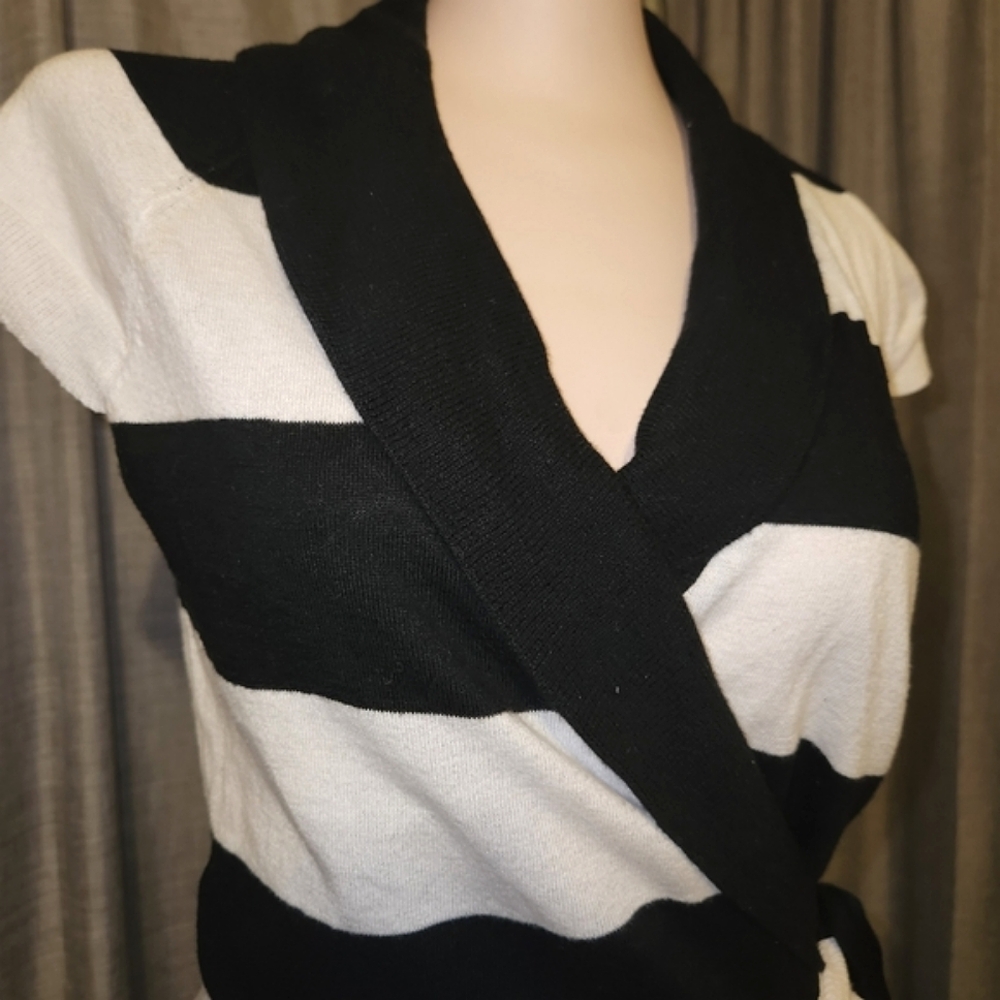 Striped Wrap Top - Picture 2 of 8